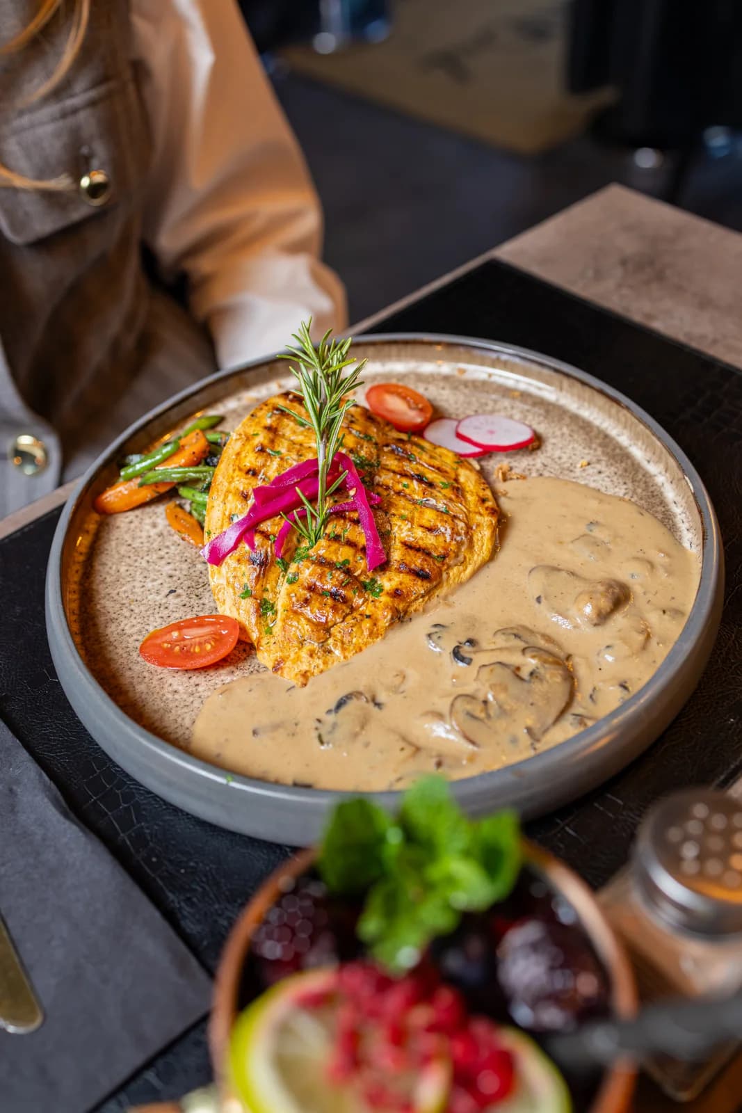 ESCALOPE DE POULET chez 7th Avenue